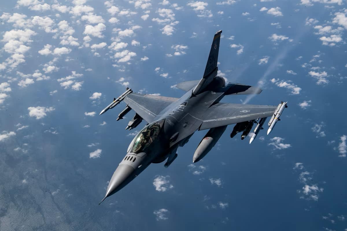 Qiej me avionë NATO-je, ç’paralajmëron Aviacionit Civil shqiptar?