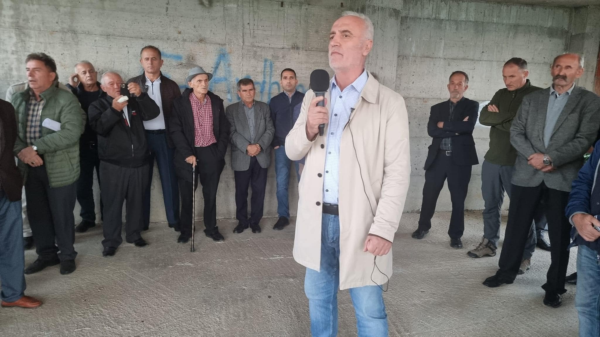 Përgjigje alla Pashko Vasa për ca deçanllinj të çuditshëm