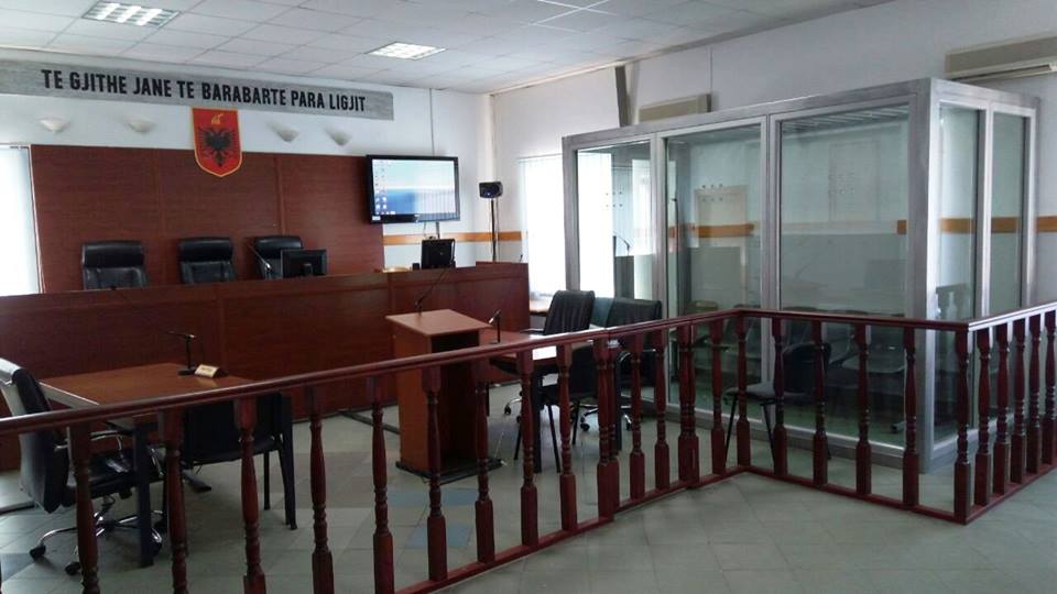 Vdiq papritur në gjykatë, i akuzuar për shkaktim të vetëvrasjes së gruas 6 gjykate
