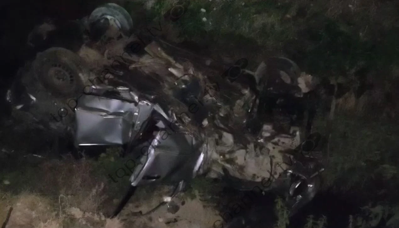 Aksidenti i tretë brenda pak orëve në Fier! Makina përfundon në kanal, plagoset shoferi 14 aksidenttttt