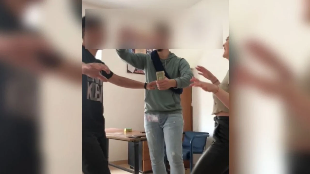 Dhuna që buron në Tik Tok! Dëmi më i madh po i krijohet adoleshentëve dhe të miturve