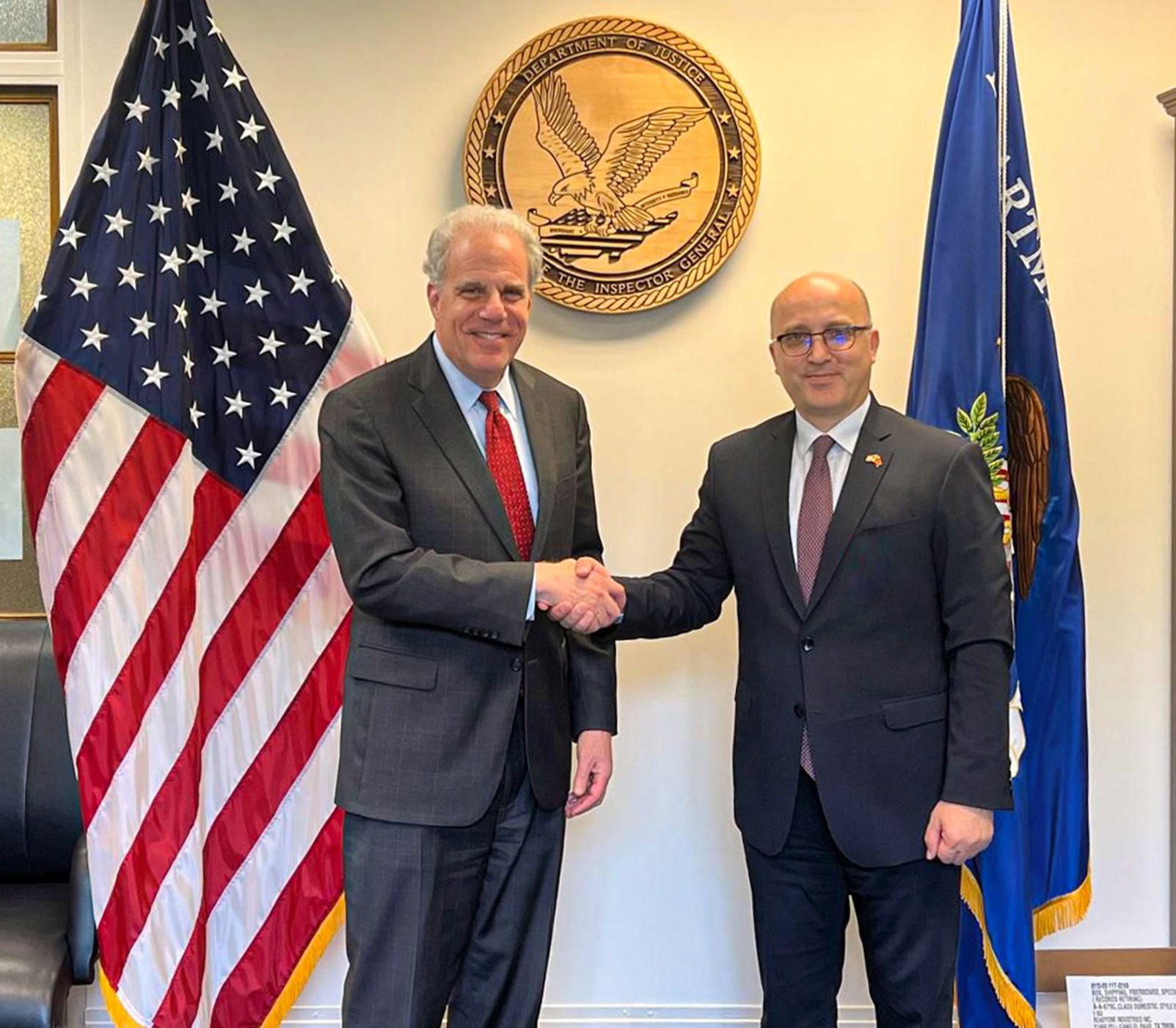 1-Me-Inspektorin-e-Pergjithshem-te-Departamentit-te-Drejtesise-z.-Michael-E.-Horowitz.jpeg