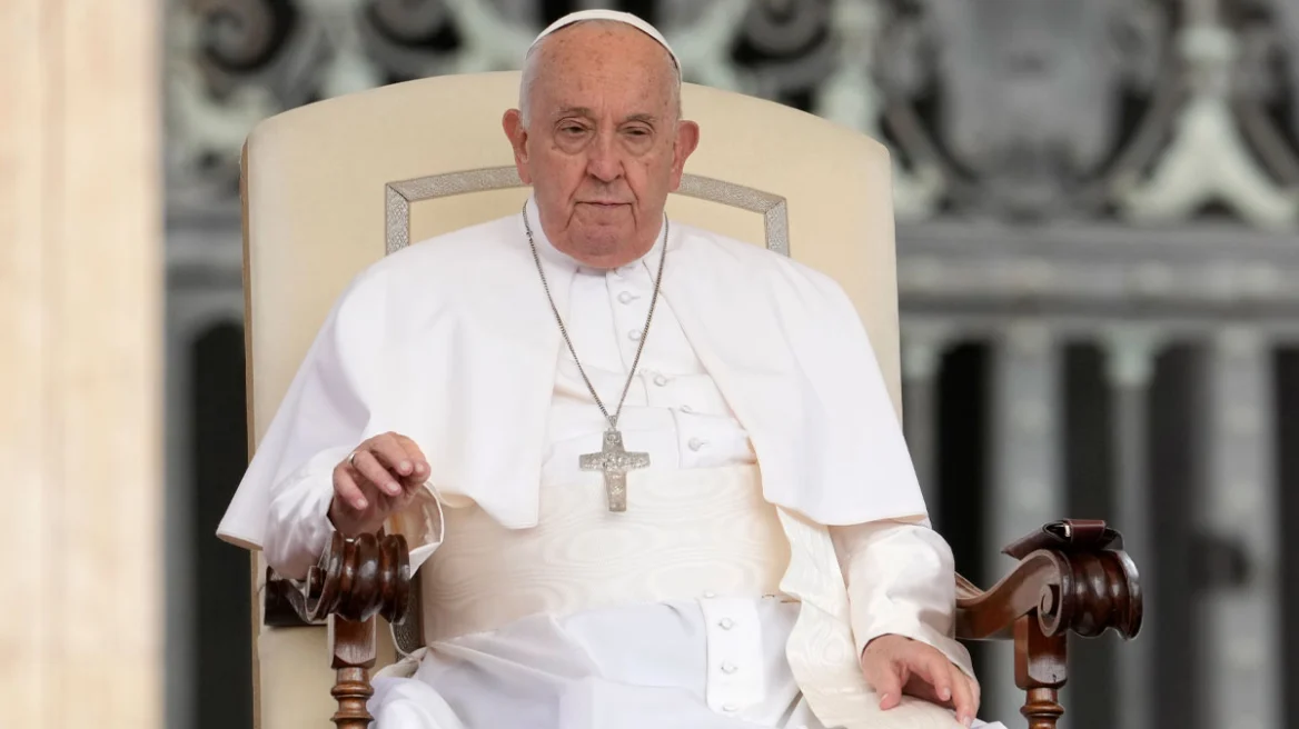 “Pederastët” e Papa Françeskut, furtunë në median italiane