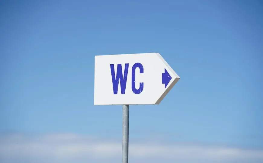 A e dini se çfarë do të thotë shkurtesa WC?