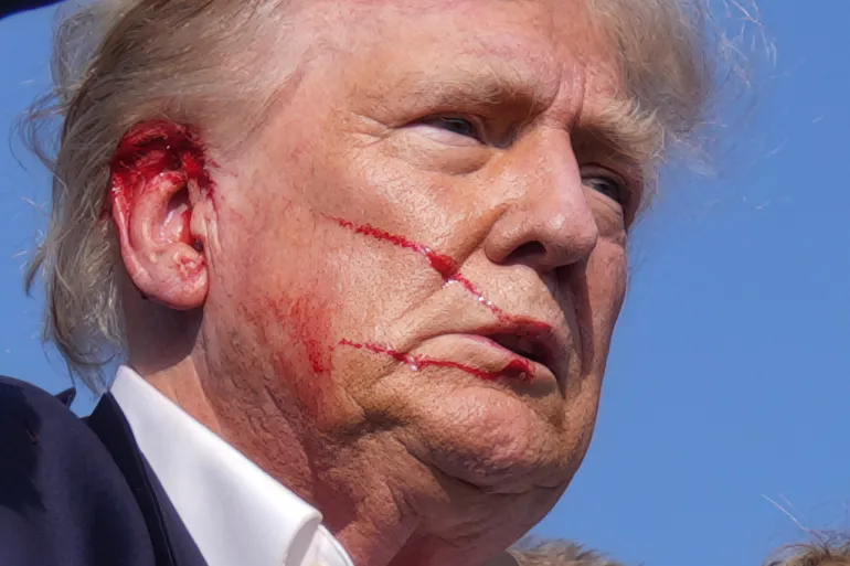Gjakosja e politikës amerikane, “(vetë)pritet koka” e parë