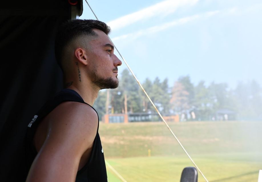 “Do doja të luaja më shumë në Europian por trajneri…”, Muçi i “shkel syrin” Aston Vilës: Synoj Premier Ligën dhe Champions
