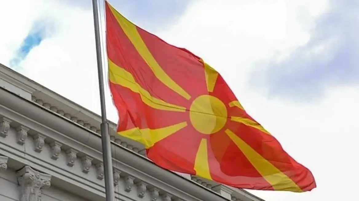 Shkupi vijon të tërbojë Athinën me “Maqedoni” pa “Veri”