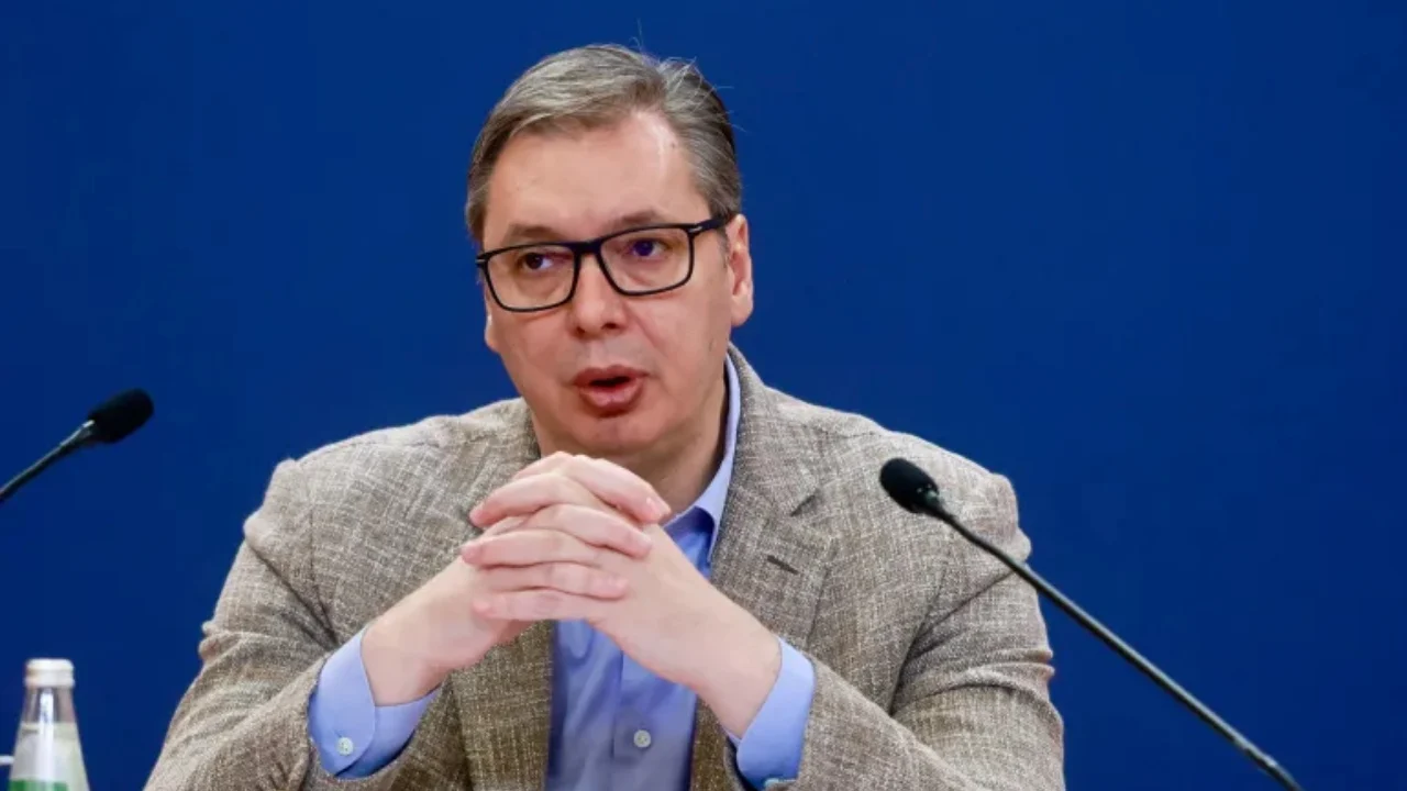 Arrestimi i pesë serbëve të dyshuar për krime lufte, Vuçiç ia hedh “fajin” Kosovës: Provokim i qëllimshëm