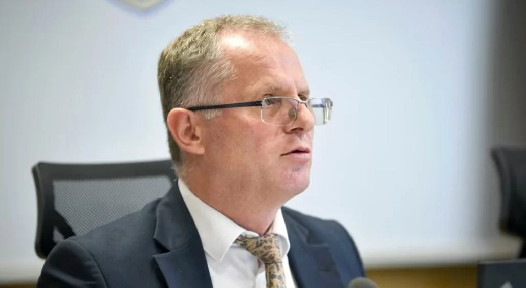 Tensionet pas mbylljes së degëve të Postës së Serbisë, reagon Bislimi: Strukturat paralele dhe aktiviteti ilegal nuk kanë vend në Kosovë