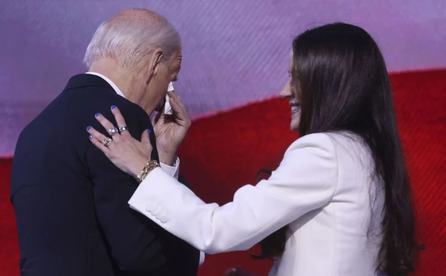 Lotët e një presidenti në ikje
