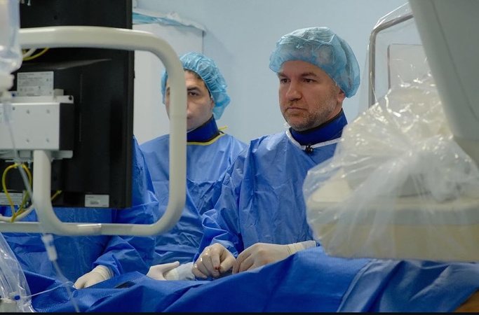 Për herë të parë në Shqipëri, kryhet teknika që shmang bypass-in e zemrës