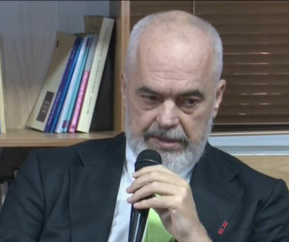 Konsultime me prindërit për ndalimin e TikTok-ut, Rama: Për këto platforma jemi mallra dhe kode, jo persona! Fëmijët të ngarkuar nga tensioni dhe presioni i krijuar nga rrjetet sociale 15 Progetto senza titolo 23