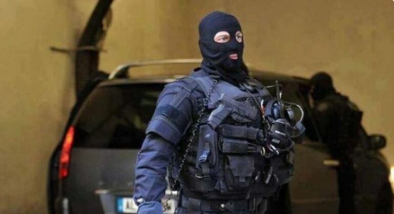 Detaje nga operacioni antidrogë te Kodra e Diellit 2/ Ndalohen disa persona! Në aksion dhe organe ligjzbatuese të huaja 9 policia1 1 770x420 1