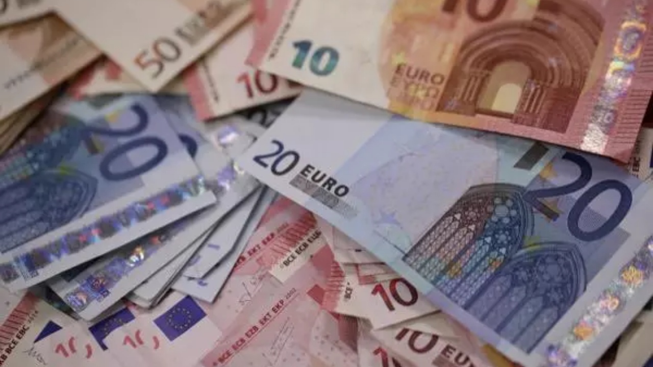 Euro bie në nivelin më të ulët të dy viteve kundrejt dollarit! Cilat janë shkaqet 8 rendition 1200 sd