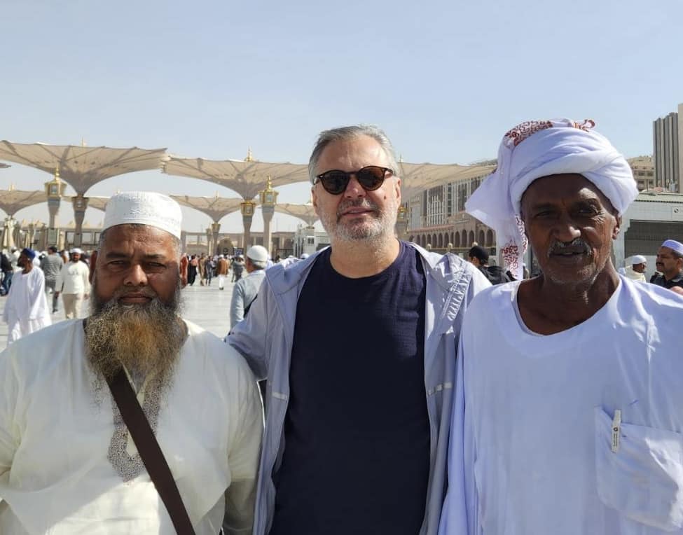 Impresionet e gabuara të Ben Blushit nga Mekë-Medina
