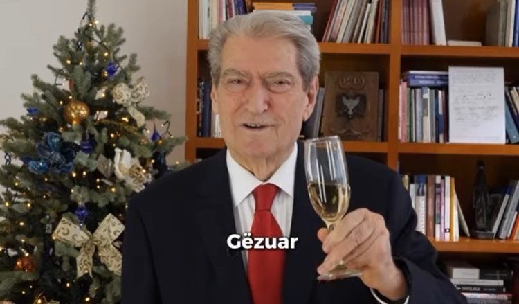 Sali Berisha mesazh urimi për Vitin e Ri: Le të bashkohemi për të firmosur rrotacionin 8 8c622828 843c 4aef a6d9 c3b0c9feafbf 1 750x439 1