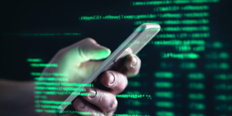 A mendoni ndonjëherë se telefoni juaj “po ju përgjon” fshehurazi? Ja të dhënat që gjurmojnë telefonat inteligjentë