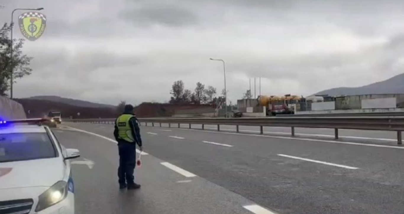 Gjoba deri në 100 mijë lekë, me shpejtësi deri në 120 km/h! Policia rrugore ndëshkon 589 shoferë në të gjithë vendin 6 Progetto senza titolo 2 12