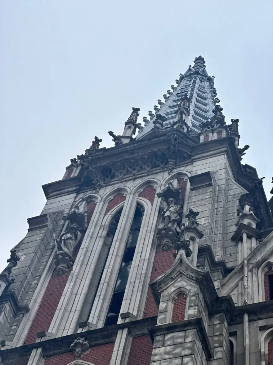 Goditje ruse mbi kishën monumentale në Kiev