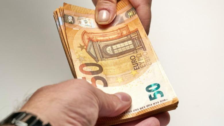 1738082914 euro 1