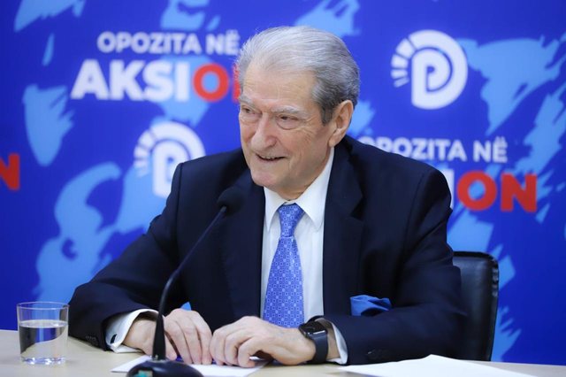 A do ta respektojë masën e “detyrimit të paraqitjes” këtë herë? Ja si përgjigjet Sali Berisha 11 640 0 10fe17808578f44bfb6befb8e568541d
