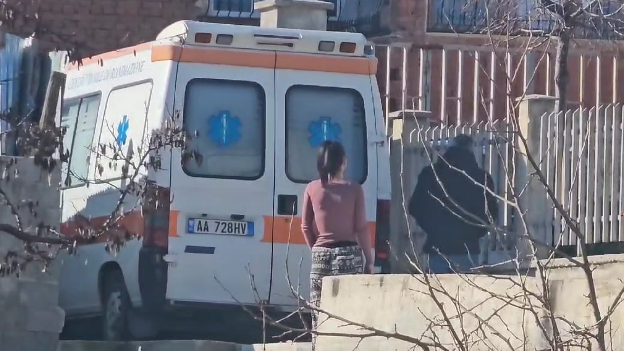 Rasti i katërt brenda pak ditësh/ DETAJE nga vdekja e 12-vjeçarit: Shkoi në spital me grip, pësoi arrest kardiak 19 Ambulance sd