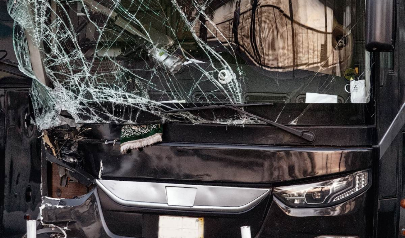 VIDEO/Pamje të frikshme: autobusi përplaset me dy kamionë, dramë për dhjetëra pasagjerë 16 Progetto senza titolo 1 10