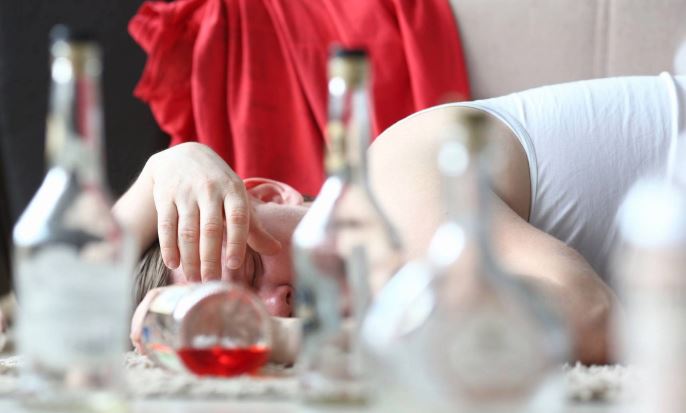 Intoksikimi nga alkooli, mjekja: Nuk duhen miksuar pijet