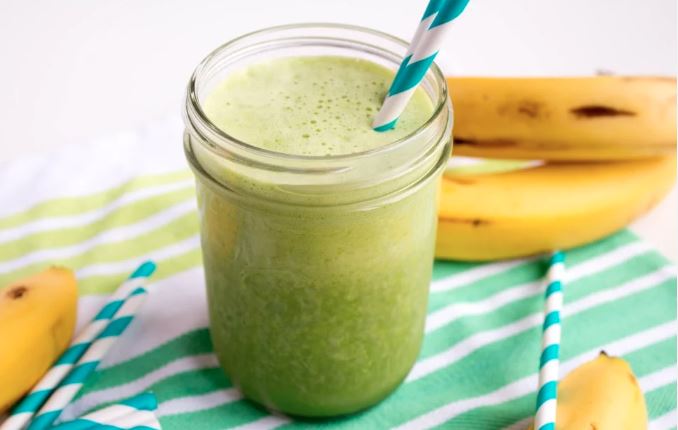 Cilat janë përfitimet e përzierjes së spinaqit dhe bananes?