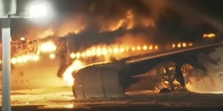 E rëndë /Bie zjarr në avion, humbin jetën 5 persona 17 900 0 1740597732xscreenshot 1 828 750x375 1