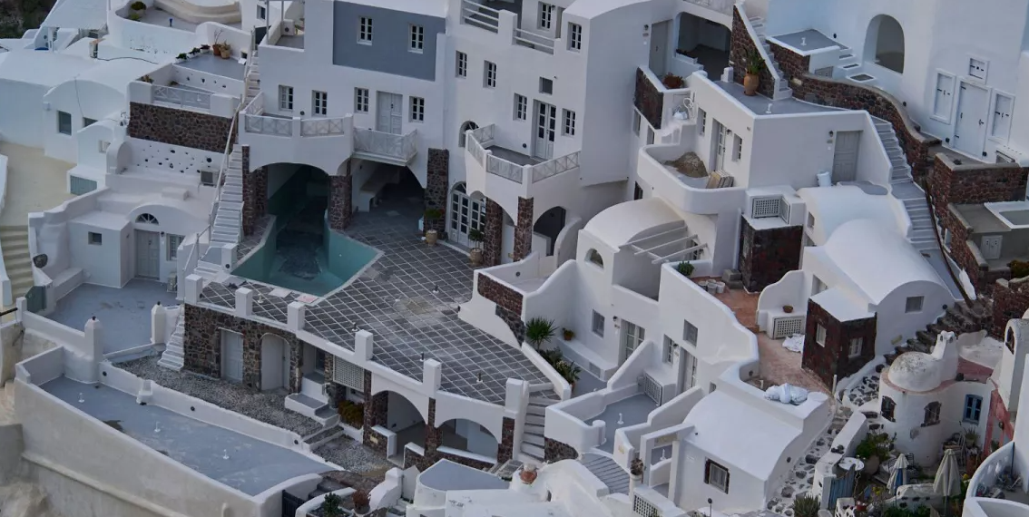 FOTO/Nuk gjen qetësi, Santorini shpall gjendjen e jashtëzakonshme pas tërmeteve të vazhdueshme