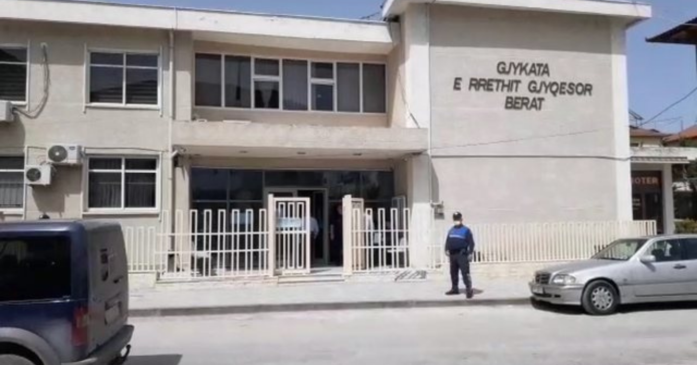 "Skema e Tregtimit të Mandarinave të Ndaluara në Berat: Gjykata Jep Masa ArrestI Për Tre Persona, Përfshirë Dhe Një Inspektor Shtetëror!"/EMRAT 10 Green Organic Warm Food and Restaurant Bio Link Website 1 9