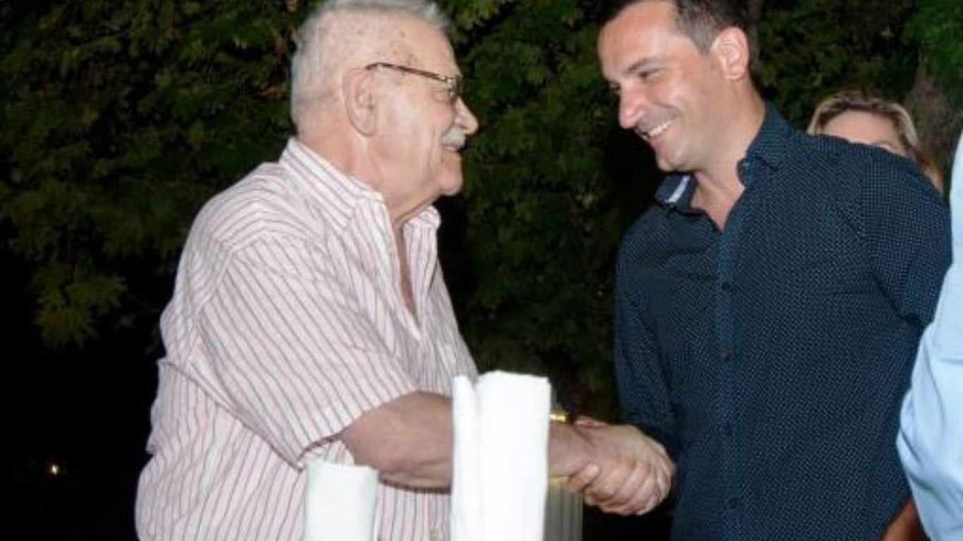 Robert Ndrenika i del në mbrojtje Veliajt: Në 83 vite jetë, Tirana kurrë nuk ka qenë më mirë 9 Green Organic Warm Food and Restaurant Bio Link Website 56