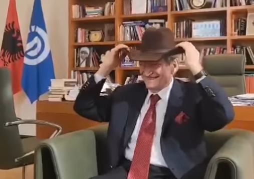 “Sherifi i ri” në SHBA, Sali Berisha ndjek modën, pozon me kapele kaubojsi! 9 IMG 4870