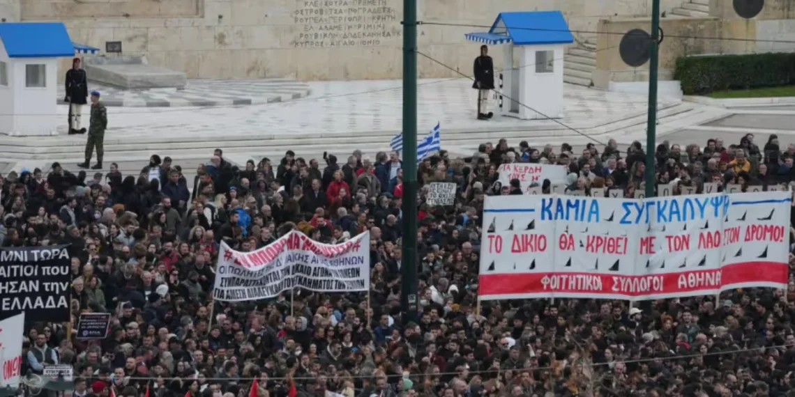 Paralizohet Greqia, protesta masive në dy vjetorin e tragjedisë së përplasjes së trenave