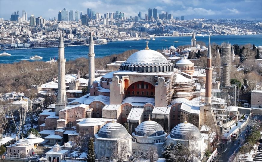Bora nusëron Hagia Sophia-n