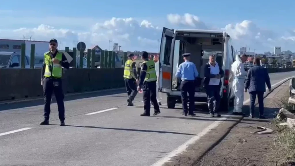 Aksidenti me 1 viktimë dhe 3 të plagosur në autostradën “Tiranë-Durrës”, arrestohet 70-vjeçar 13 aks sd 1068x601 1 1 1024x576 1