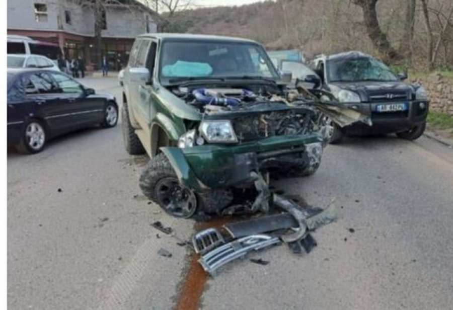 EMRAT/ Përplasen dy automjete në Librazhd, 2 të plagosur 1 auto aksidenti1740157847