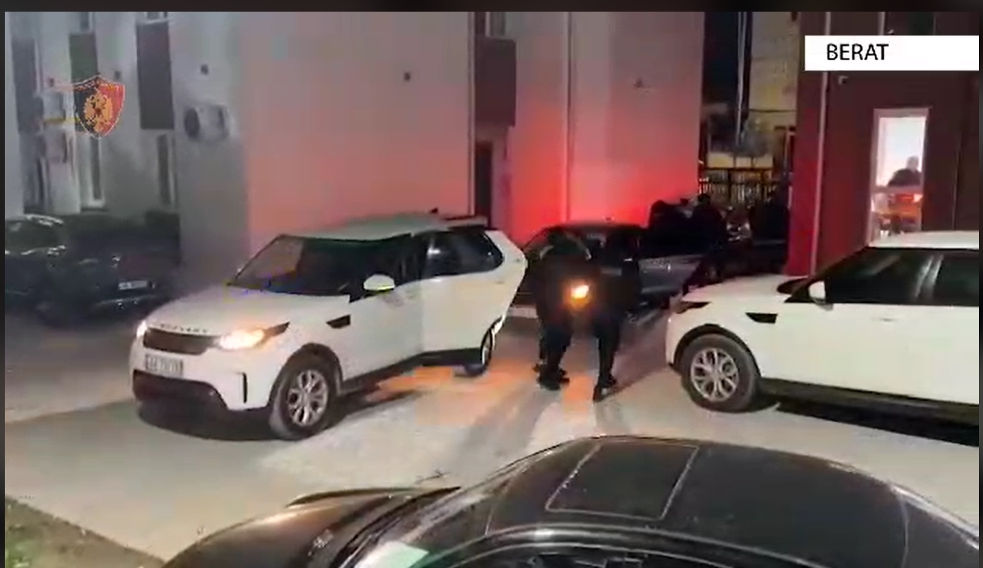 VIDEO/ Operacioni "INVESTIGATIONS": 4 Arrestime dhe Sekuestrimi i Dhjetëra Dozave Kokaine në Berat/EMRAT 3 b164532a16ac2516d40c2a18f252ec42