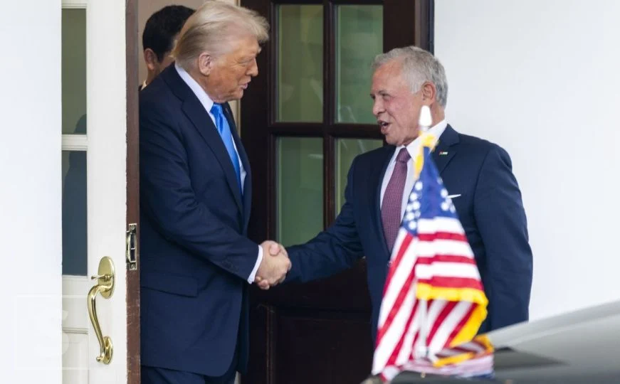 Trump heq dorë nga dëbimi i palestinezëve nga Gaza?