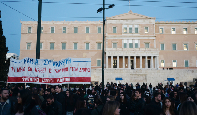Vazhdojnë protestat masive në Greqi, sindikatat zbresin në sheshin Sintagma