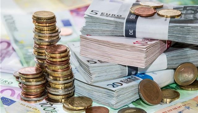 Euro vijon të mos ndryshojë, rritet dollari/ Kursi i këmbimit 19 640 0 kursi i kembimit 491