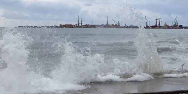 Durrësi ndalon lundrimin e mjeteve të vogla, njofton vonesat e trageteve nga Bari 14 900 0 1742811745xmoti durres 268 750x375 1