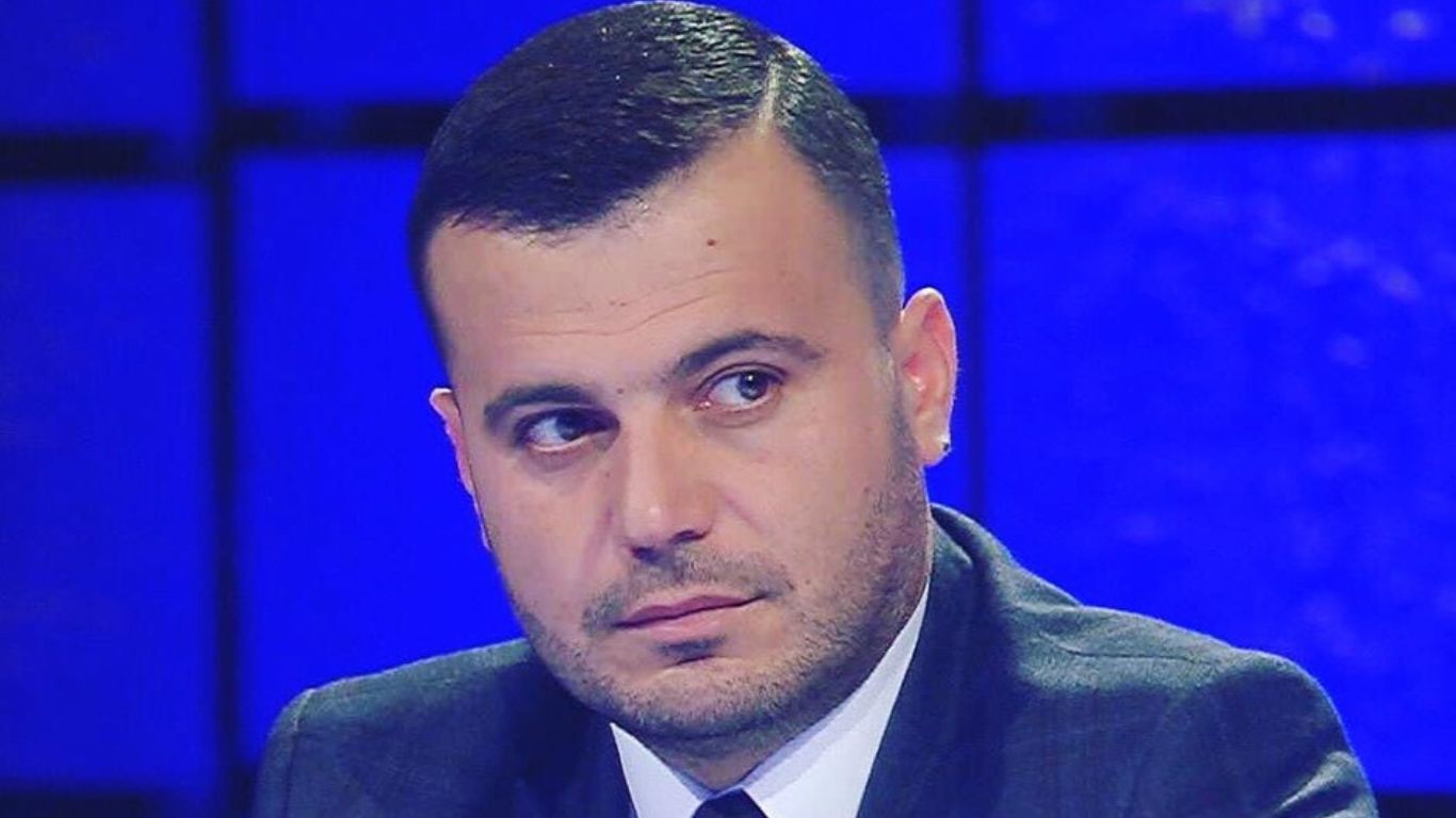 Ky shtet i vret njerëzit edhe kur nuk mungojnë paratë 18 Cream and Brown Photographic Beauty Site Launch Website 20