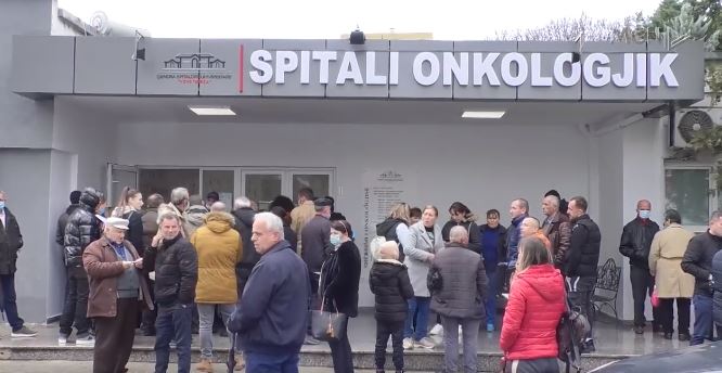 Mjekët e Onkologjikut lajmërojnë të sëmurët që mos shkojnë se s’ka medikamente