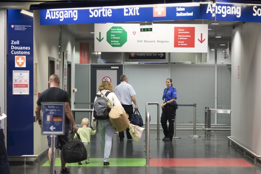 BE do të prezantojë një sistem të ri kontrolli nëpër kufij, çfarë duhet të dini? 14 auto aeroporte1741193838