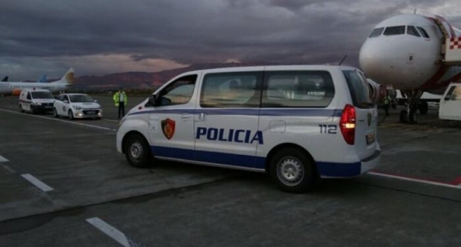 auto interpol1742134471