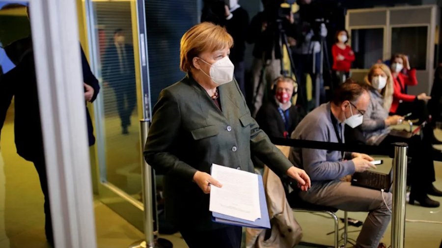 ‘Covid-19 doli nga laboratori ushtarak’/ Ish-shefi i inteligjencës gjermane: Merkel fshehu të vërtetën 10 auto merkel1741805560