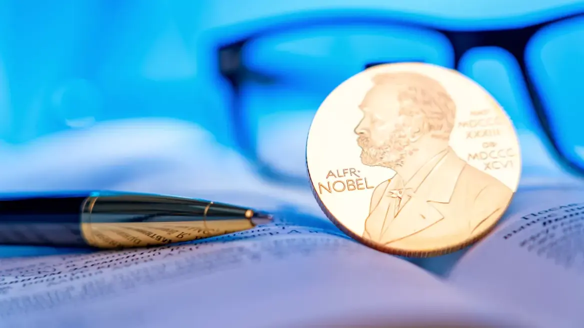 Mbi 330 nominime për Nobel-in e Paqes