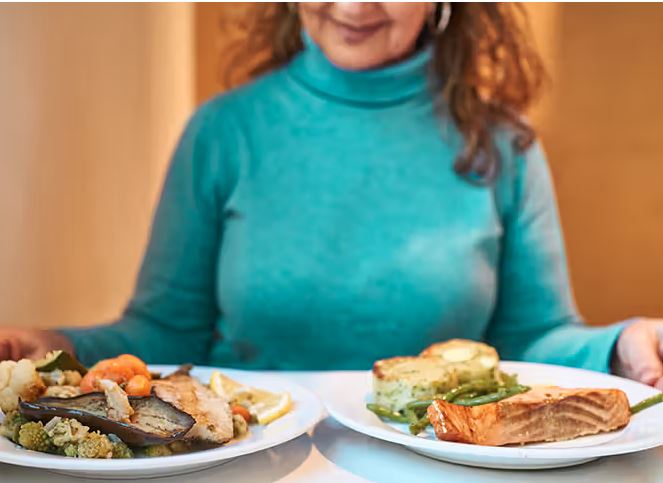 Çfarë duhet të hani dhe të kufizoni gjatë perimenopauzës